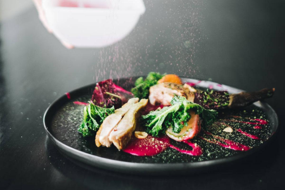 Розкрито методи таємного стеження агентів Michelin, від яких у шеф-кухарів холоне кров