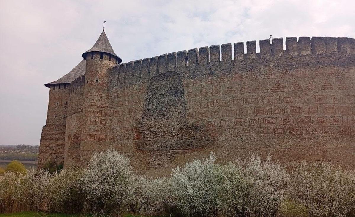 У Хотинській фортеці обвалилася одна зі стін (фото)