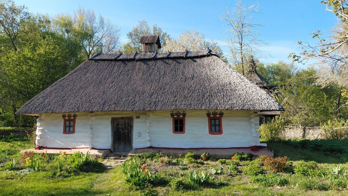 Вишневий сад біля оселі: травень – найкращий період для відвідування музею в Пирогові (фоторепортаж) 12 Садок вишневий коло хати: травень – ідеальний час завітати до музею в Пирогові (фоторепортаж)